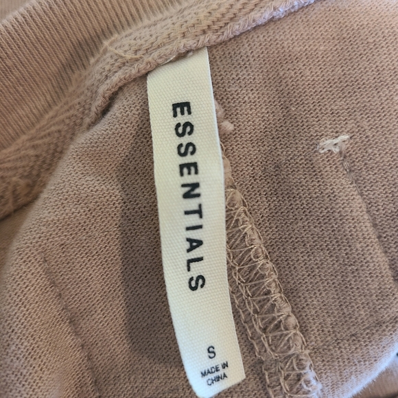 Essentials Fear of God Long Tan T-Shirt - Picture 6 of 6